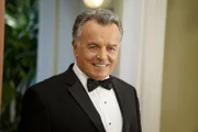 Ray Wise (Marvin).