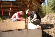 Chris und Jessi Morse bei der Gartenarbeit. (National Geographic/Jeffrey Alexander)