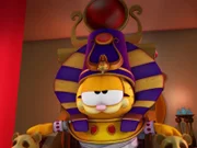 Die Hohepriesterin macht Garfield zum neuen Pharao.
