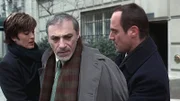Die Detectives Benson (Mariska Hargitay) und Stabler (Christopher Meloni, r.) verhaften den russischen Abgeordneten Razvan Toscu (Victor Steinbach), der bislang politische Immunität genoss.  +++