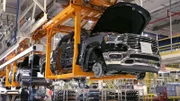 In der Fabrik im US-Vorort Sterling Heights entsteht durch siebentausend Arbeiter und mehr als eintausend intelligente Roboter einer der beliebtesten Pickup-Trucks aller Zeiten: der RAM 1500.
