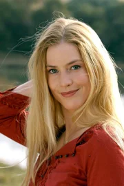 Julia (Susanne Gärtner).