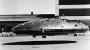 In den 1940er-Jahren beginnt der kanadische Hersteller Avro Canada mit der Entwicklung scheibenförmiger Flugzeuge. Dabei entsteht der experimentelle Senkrechtstarter VZ-9AV Avrocar.