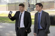 Booth (David Boreanaz, l.) und Sweets (John Francis Daley) ermitteln im Umfeld des ermordeten Benny Jerguson.
