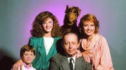 Alf (hi.) und die Familie Tanner: (v.li.) Brian (Benji Gregory), Lynn (Andrea Elson), Willie (Max Wright) und Kate (Anne Schedeen)
