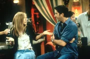 Ross (David Schwimmer, re.) weigert sich - entgegen seinen früheren Bekundungen - weiterhin standhaft, seine Eheschließung mit Rachel (Jennifer Aniston) annullieren zu lassen.