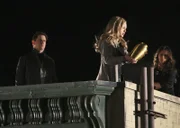 Eli (Jamie Kennedy, l.) und Melinda (Jennifer Love Hewitt, r.) helfen Morgan (Hilary Duff, M.) dabei, endgültig Abschied von ihrem Mann zu nehmen ...