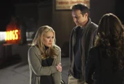 Melinda (Jennifer Love Hewitt, r.) versucht zwischen Ricks (Currie Graham, M.) Geist und Morgan Jeffries (Hilary Duff, l.) zu vermitteln.
