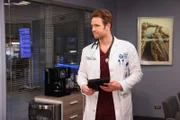 Chicago Med Staffel 7 Folge 18 Er geht wie immer seinen eigenen Weg: Nick Gehlfuss als Dr. Will Halstead  Copyright: SRF/NBC Universal