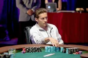 Vas Belanov (Gene Farber) ist nach Las Vegas gereist, um beim Finale des großen Pokerturniers zu gewinnen. Doch spielt er mit legalen Mitteln?beherrschen das sprichwörtliche 'Pokerface' allerdings perfekt, so dass das Verhör sehr schwierig ist.