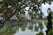 Magische Gärten
Taman Ujung, Indonesien
Folge 1
Taman Ujung
SRF/Bo Travail