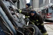 Chicago Fire
Staffel 9
Folge 8
Miranda Rae Mayo als Stella Kidd, Christian Stolte als Mouch
SRF/NBC Universal