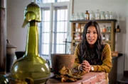 Eine Geschichte voll Irrungen und Erkenntnissen. Mai Thi Nguyen-Kim erzählt die Geschichte von der Chemie.
