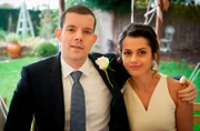 Nathan Redman (Russell Tovey) und Holly Fox (Amrita Acharia).