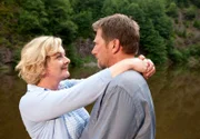 Liebe gibt Kraft: Veronika (Saskia Vester) steht ihrem Mann Max (Michael Fitz) auch in schwierigen Situationen bei.