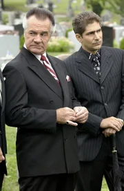 L-R: Paulie 'Walnuts' Gualtieri (Tony Sirico) and Christopher Moltisanti (Michael Imperioli)