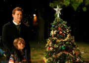 BONES:  Booth (David Boreanaz, top) and his son Parker (Ty Panitz, bottom) have a special surprise for Brennan and her family in the BONES episode "The Santa in the Slush" airing Tuesday, Nov. 27 (8:00-9:00 PM ET/PT) on FOX.  ©2007 Fox Broadcasting Co.  Cr:  Isabella Vosmikova/FOX