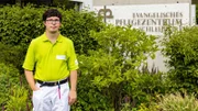 Moritz Oehme  (22) hat seinen Traumjob gefunden: Betreuungskraft im Seniorenheim