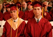 Haben ihren Abschluss geschafft: Malcolm (Frankie Muniz, l.) und Reese (Justin Berfield, r.) ...