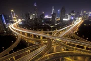 Die riesige Metropole Shanghai ist geteilt durch ein großes Netz von "Highways". Die Schnellstraßen  bilden eine Barriere für die Wanderung von Tieren.