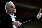 Herbert von Karajan dirigiert 1984 das Violinkonzert von Beethoven.