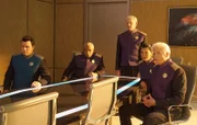 (im Uhrzeigersinn) Ed Mercer (Seth MacFarlane); Admiral Tucker (Ron Canada); Admiral Halsey (Victor Garber); Admiral Ozawa (Kelly Hu); Admiral Perry (Ted Danson)
