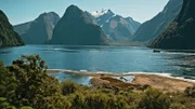 Am südlichen Rand Neuseelands liegt Fiordland. Seen und Fjorde sind die Lebensadern des größten Nationalparks in Neuseeland.