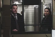 Erin Reagan (Bridget Moynahan, r.) und Anthony Abetemarco (Steve Schirripa, l.) setzen alles daran, den Angeklagten, den ihr Ex-Mann vor Gericht vertritt, des Mordes zu überführen ...