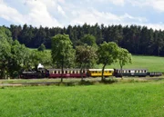 Der Velay-Express fährt auf dem Hochplateau der Cevennen.