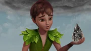Peter Pan hält den Stein der Zwietracht in der Hand. Der Stein kann den Zorn der Menschen aufnehmen.