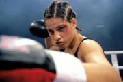 Die türkische Boxerin Anik Özdogan (Jasmin Gerat) kämpft in Köln um die Europameisterschaft.