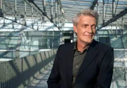 ARD ttt - titel thesen temperamente, die Kulturmagazine im Ersten, sonntags um 23.00 Uhr im Ersten. Moderator Max Moor. © ARD/Thorsten Eichhorst - honorarfrei, Verwendung gemäß der AGB im engen inhaltlichen, redaktionellen Zusammenhang mit genannter ARD - Sendung bei Nennung: "Bild: ARD/Thorsten Eichhorst" (S1). ARD Programmdirektion/Bildredaktion, Tel. 089/59003879, Fax089/5501259, mail rita.jacobi@daserste.de