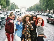 Von links nach rechts: Melanie Chisholm, Emma Bunton, Melanie Brown, Victoria Beckham und Geri Halliwell alias Sporty, Baby, Scary, Posh und Ginger Spice von den Spice Girls (Foto: Tim Roney/Getty Images)