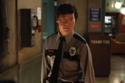 Chang (Ken Jeong) will endlich Detektiv werden, stößt damit aber bei seinem Vorgesetzten auf taube Ohren ...