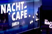 Moderator Michael Steinbrecher präsentiert das "Nachtcafé" im neuen Studio.