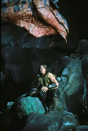 Hercules (Kevin Sorbo) hat das Versteck des Drachen gefunden.