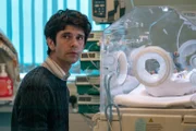 This Is Going to Hurt Staffel 1 Folge 2 Vom Gewissen geplagt: Ben Whishaw als Adam Kay  Copyright: SRF/2022 SISTER/BBC/BBC Studios/AMC