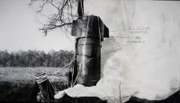 Beim Absturz eines Bombers in Goldsboro (USA) gingen auch zwei Wasserstoffbomben nieder, die jedoch nicht detonierten. Bei einer der Bomben öffnete sich der Fallschirm, wodurch sie relativ unbeschädigt blieb.