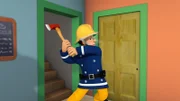 Feuerwehrmann Sam muss die Tür einschlagen, um Mike aus dem Keller zu retten.