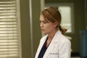 Eine von Merediths (Ellen Pompeo) ersten Patientinnen kommt mit einem Aneurysma ins Krankenhaus ...