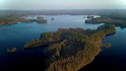 Wälder, Inseln und blaue Seen: Auch die finnische Natur macht glücklich.