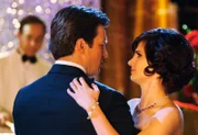 Die Tanzfläche ist der einzige Ort an dem Castle (Nathan Fillion, l.) und Kate (Stana Katic, r.) ungestört reden können ...