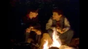 Kevin (Fred Savage) und Paul (Josh Saviano) freunden sich mit Gary Cosay an. Der Junge ist ein echter Elternschreck, aber trotzdem wollen die drei gemeinsam eine Nacht im Wald verbringen und greifen zu einer faustdicken Lüge.