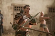 Durch Ilithyias Intrigen entpuppt sich ein Schaukampf für Spartacus (Andy Whitfiled) als ein Kampf auf Leben und Tod ...
