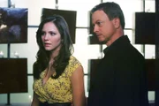 Detective Mac Taylor (Gary Sinise) verdächtigt Dana Melton (Katharine McPhee) des Mordes und nimmt sie mit aufs Polizeipräsidium.