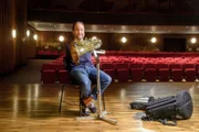 Felix Klieser ist ein musikalisches Talent am Horn. Der gefeierte Musiker spielt sein Instrument ohne seine Hände mit den Füßen.