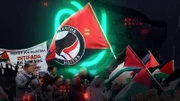 Seit dem Massaker der Hamas am 7. Oktober 2023 wird in Deutschland massiv demonstriert, auch von Linken und fast immer gegen Israel. Einige Slogans und Posts überschreiten dabei die roten Linien zum Antisemitismus.