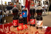 Sebastian Lege deckt die weltweiten Tricks der Lebensmittelindustrie auf: Kellogg's, Cola und Co. - Was steckt drin, was steckt dahinter und was verursachen die industriell hergestellten Lebensmittel weltweit?