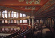 Palast der katalanischen Musik Barcelona/Palau de la Música Catalana, Barcelona: Der große Konzertsaal ist das Herzstück des Konzerthauses. Wandmalereien, Glas- und Keramikelemente machen den Saal zu einem opulenten ästhetischen Erlebnis. Die Akustik des Saales wurde ursprünglich für Chormusik angelegt. Der Musikpalast wurde von 1905 bis 1908 erbaut.