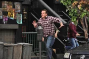 Als Marshall (Jason Segel) eine SMS von Max, einem Bekannten erhält, der ihm mitteilt, dass Woody Allen in einem  Steakhouse in Downtown sitzt, beschließen die Freunde, ein Wettrennen dorthin zu machen. Doch wer wird gewinnen?